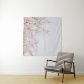 BROWN LEAFLESS TREE ONDER WITTE SKY WANDKLEED (In Situ (horizontaal))
