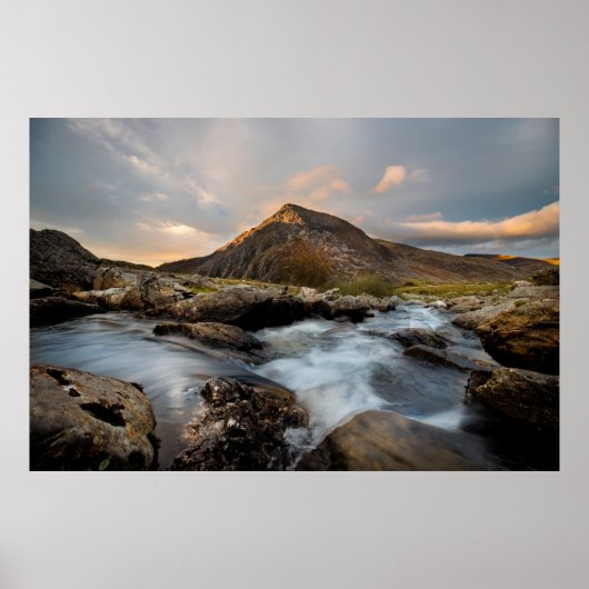 BROWN MOUNTAIN NEAR BODY OF WATER ONDER CLOUDY SKY POSTER (Voorkant)