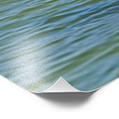 Brown Pelican vliegt boven water Foto Afdruk (Hoek)