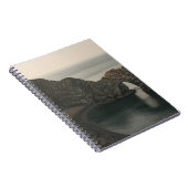 BROWN ROCKY MOUNTAIN BESIDE BODY OF WATER TIJDENS  NOTITIEBOEK (Rechterzijde)