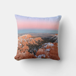 BROWN ROCKY MOUNTAIN ONDER BLUE SKY KUSSEN