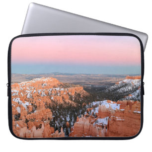 BROWN ROCKY MOUNTAIN ONDER BLUE SKY LAPTOP SLEEVE