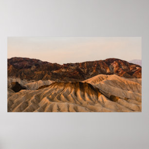 BROWN ROCKY MOUNTAIN ONDER BLUE SKY TIJDENS DAGEN POSTER