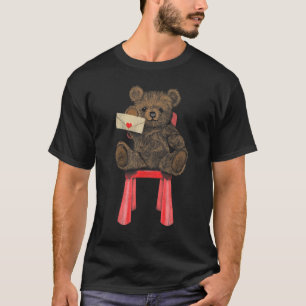 Brown Teddy Bear zit op voorzitter Schrijfbrief B T-shirt