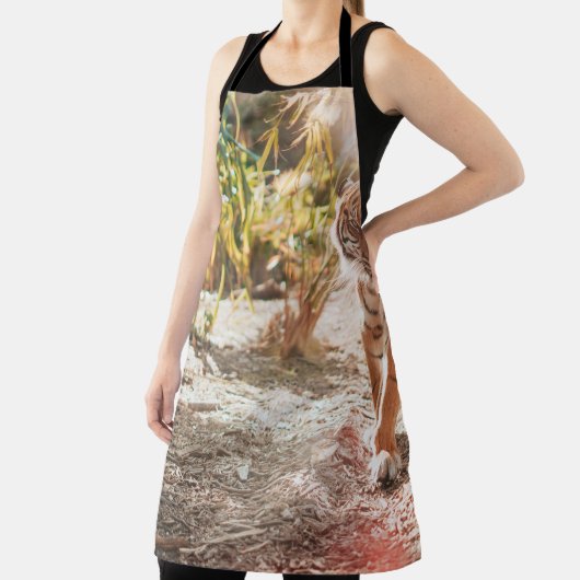 BROWN TIGER IN WALKING GESTAND SCHORT (Insitu)