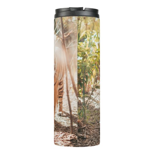 BROWN TIGER IN WALKING GESTAND THERMOSBEKER (Achterkant)
