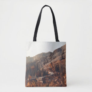 BROWN WOODEN BRIDGE OP BROWN ROCKY MOUNTAIN TIJDEN TOTE BAG