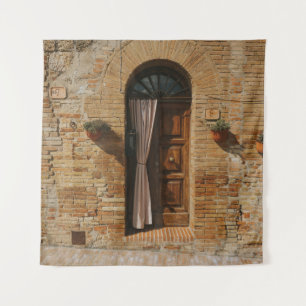 BROWN WOODEN DEUR OP BROWN BRICK WALL WANDKLEED