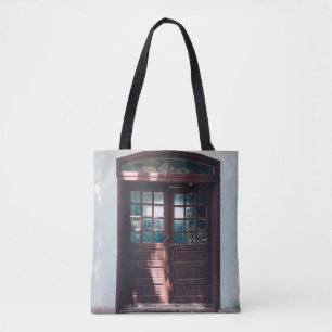 BROWN WOODEN VENSTER OP BLAUWE CONCRETE WALL TOTE BAG