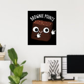 Brownie wijst grappige snackwoordspeling Dark BG Poster (Thuiskantoor)