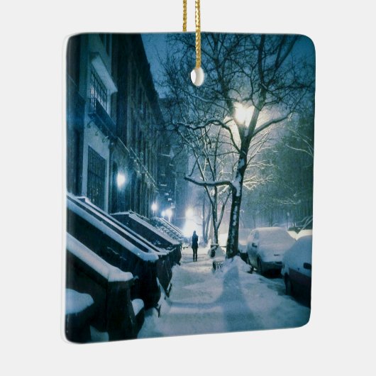 Brownstenen geblankeerd met sneeuw keramisch ornament (Rechts)