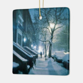 Brownstenen geblankeerd met sneeuw keramisch ornament (Links)