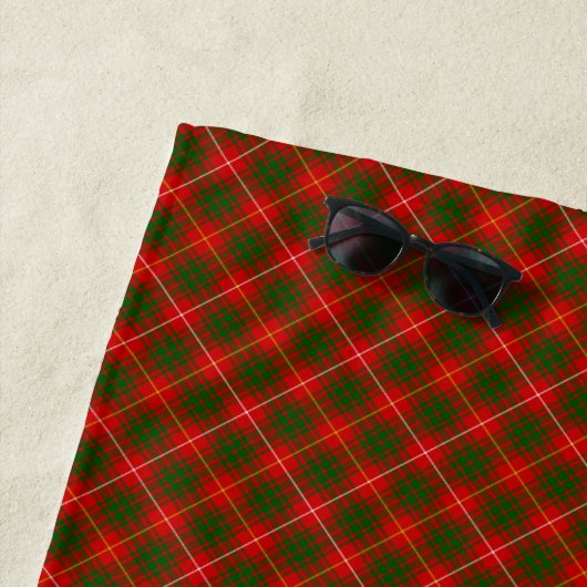Bruce tartan red green plaid strandlaken (In situ)