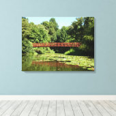 Brug bij het meer van het honderdjarig bestaan in  canvas afdruk (Insitu (Houten vloer))