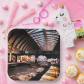 Brug bij het station papieren bordje (Feest)