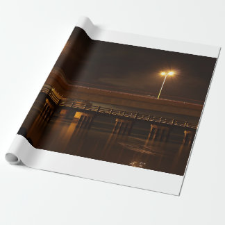 Brug bij nacht cadeaupapier
