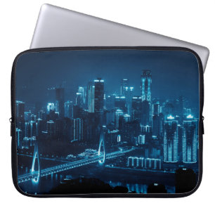 Brug- en stadsarchitectuur 's nachts in Cho Laptop Sleeve