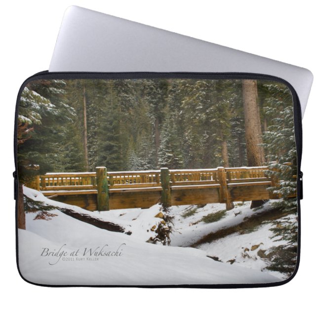 Brug in Wuksachi Laptop Sleeve (Voorkant)