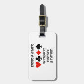 Brug is een spel van mysterie-waanzin en Mayhem Bagagelabel (Voorkant verticaal)