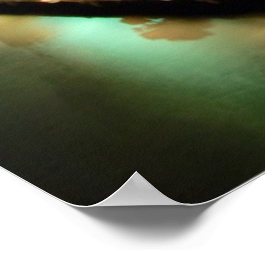 Brug loopt over de waterweg naar het centrum van M Poster (Hoek)