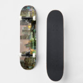 Brug loopt over de waterweg naar het centrum van M Skateboard (Voorkant)