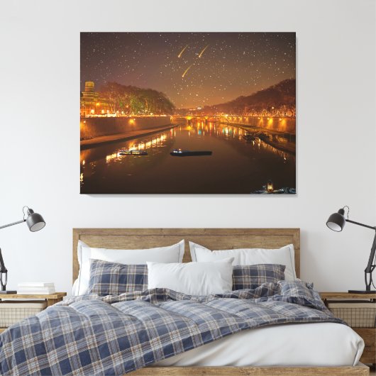 Brug op Tiber 's nachts met boten en sterren Canvas Afdruk (Insitu (Slaapkamer))