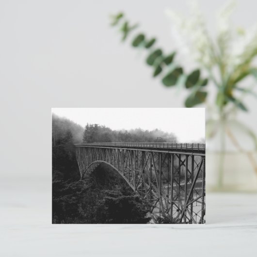 brug over de afluisterpas briefkaart (Staand voorkant)