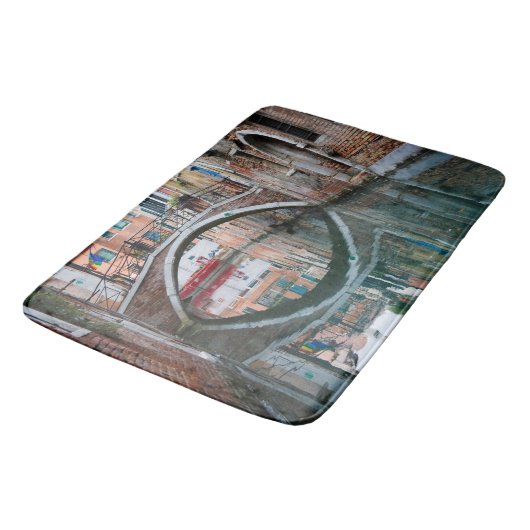 Brug over het Venetiaans kanaal Badmat (Gekanteld)