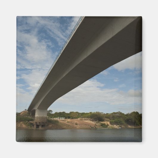 Brug tussen Guyana en Brazilië over Takutu Magneet (Voorkant)