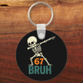 Bruh Halloween Meme Nummers Zes Zeven Skelet Plezi Sleutelhanger (Voorkant)