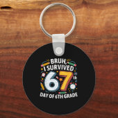 Bruh I Survived 67th Day Of 6th Grade 67 Meme Kid Sleutelhanger (Voorkant)