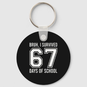 Bruh ik heb 67 dagen school overleefd Grappige zes Sleutelhanger