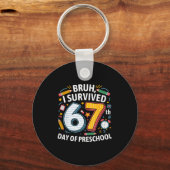 Bruh ik overleefde de 67e dag van de peuterspeelza sleutelhanger (Voorkant)