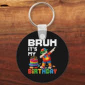 Bruh is mijn verjaardag Master Builder Brick Me Sleutelhanger (Voorkant)
