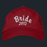 Bruid 2012 geborduurde pet<br><div class="desc">2012 Rode geborduurde bruid Pet. Bezoek onze groeiende galerij voor meer stijlen en thema's om uw bruiloft te verbeteren.</div>