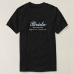 Bruid Dusty Blue Bachelorette Wedding Party T-shirt<br><div class="desc">Simpel. Chic. Gepersonaliseerd. Deze bruids partij shirten worden geleverd met elegante script schaduwbelettering. Kies uw fave fit - T-shirt, oversized t-shirt voor een badpak cover of slaap shirt, sweatshirt of hoodie. Combineer het met bijpassende canvas tassen, tuimelaars en strandlakens. Perfect voor brunches in vrijgezellenfeest, het maken van kant-en-klare foto's en...</div>