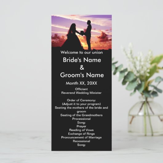 Bruid en bruidegom in Zonsondergang Huwelijksprogr Programmakaart (Staand voorkant)