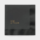 Bruid en bruidegom moderne typografie bruiloft folie servetten (Voorkant)