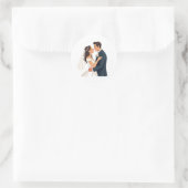 Bruid en bruidegom omhelzen elkaar ronde sticker (Tas)