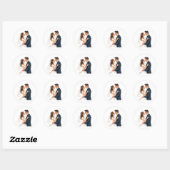 Bruid en Bruidegom omhelzen Ronde Sticker (Vel)