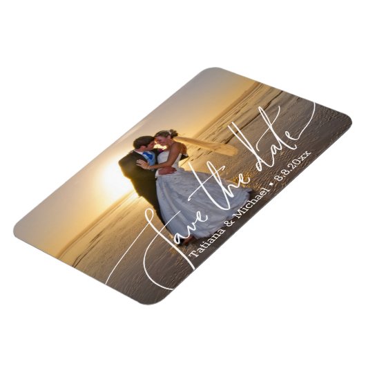 Bruid en bruidegom op het strand, save the date, o magneet (Linkerzijde)