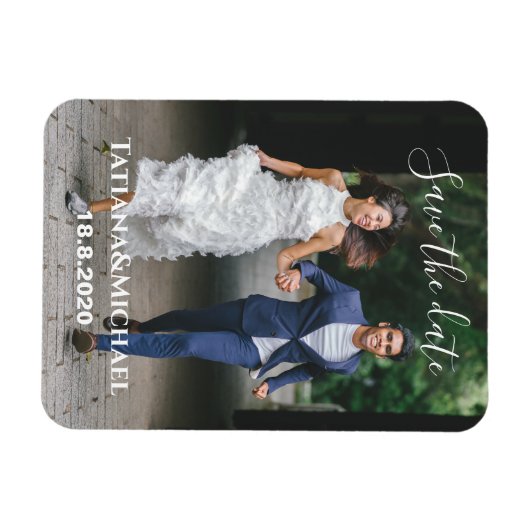 Bruid en bruidegom rennend, save the date, op maat magneet (Horizontaal)