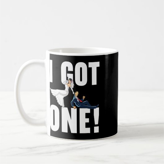 bruid en bruidegom trouwdag huwelijk net getrouwd koffiemok (Links)