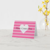 Bruid en familie hier komt de Bride Party Note Kaart (Gele Bloem)