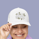 Bruid Geborduurde Faux Pearl Flower Patch Trucker Pet<br><div class="desc">Dit ontwerp kan worden gepersonaliseerd in het gebied dat wordt aangeboden door de foto en / of tekst te wijzigen. U kunt de Sjabloon ook aanpassen door op Deze optie aanpassen te klikken en vervolgens de knop te kiezen om de achtergrond aan te passen en de kleur van de achtergrond...</div>