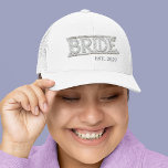 Bruid geborduurde Faux Pearl Patch Trucker Pet<br><div class="desc">Dit ontwerp kan worden gepersonaliseerd in het gebied dat wordt aangeboden door de foto en / of tekst te wijzigen. U kunt de Sjabloon ook aanpassen door op Deze optie aanpassen te klikken en vervolgens de knop te kiezen om de achtergrond aan te passen en de kleur van de achtergrond...</div>