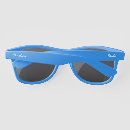 Bruid gepersonaliseerde moderne scriptnaam zonnebrillen (Achterkant)