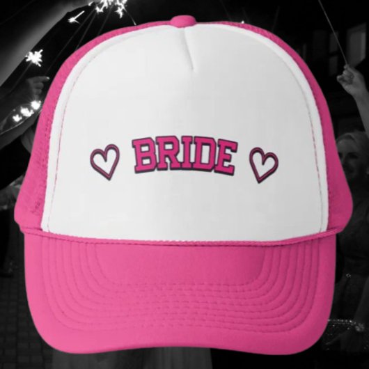 ♡ BRUID ♡ – Heet Roze Lettertype Verlovingsfeestje Trucker Pet