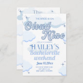 Bruid is op cloud negen vrijgezellenuitnodiging kaart (Voorkant / Achterkant)