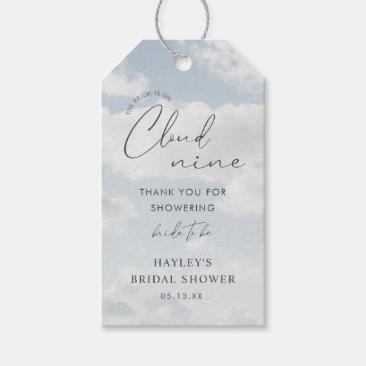 Bruid is op Cloud Nine Vrijgezellenfeest Cadeaulabel (Voorkant)